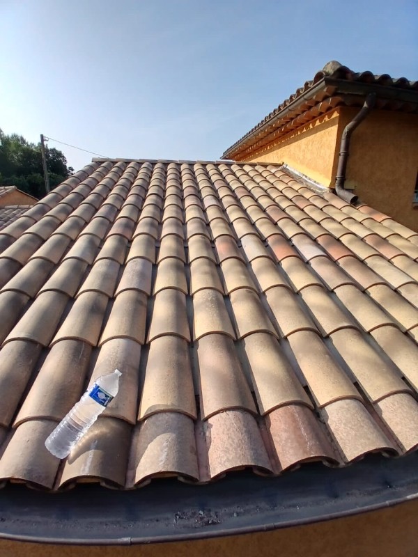Réfection complète de couverture pour maison individuelle avec chantier sécurisé à Lorgues 83510 en Provence