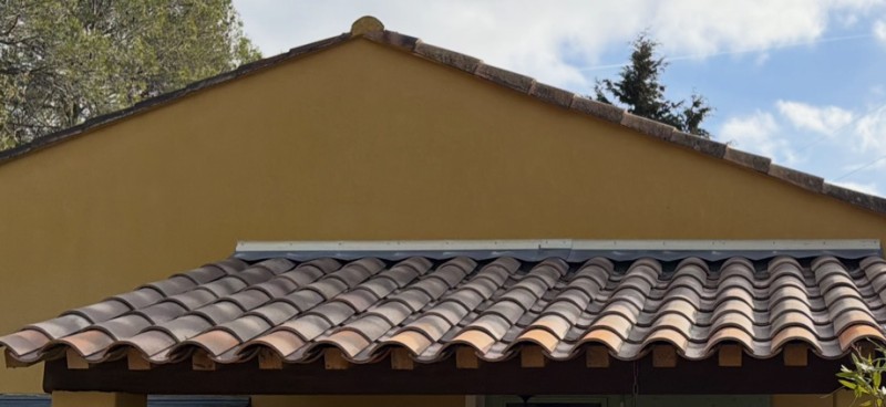 Rénovation complète d’une avancée de toiture sur Trans en Provence dans le var 